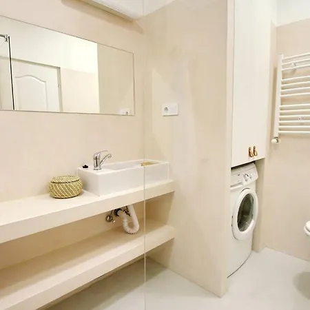 Pau Stylish In The Heart Of Apartment